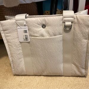 Lululemon Athletica White Tote Bag with Textured Fabric and Sturdy Design